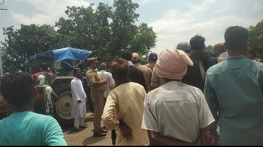 हत्या की रिपोर्ट न लिखने पर मृतक के परिजनों ने लगाया जाम