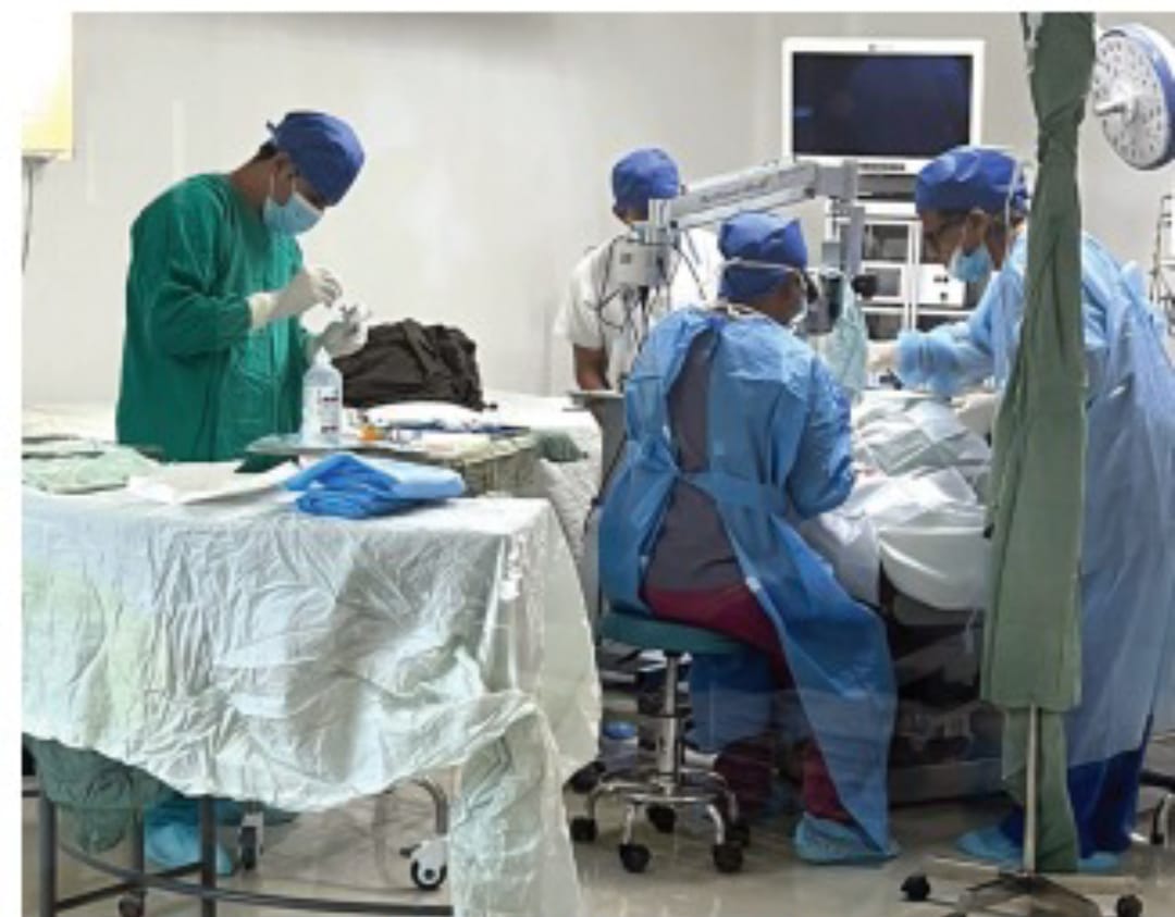 ग्वाटेमाला साउथ अमेरिका में डा राकेश शाक्या ने नेत्र रोगियों की सर्जरी कर सदगुरू नेत्र चिकित्सालय का किया नाम रोशन