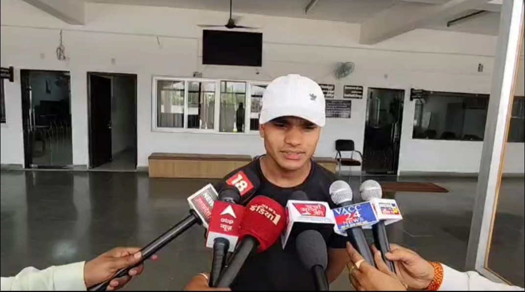 चित्रकूट आरटीओ ऑफिस बना दलालों का अड्डा