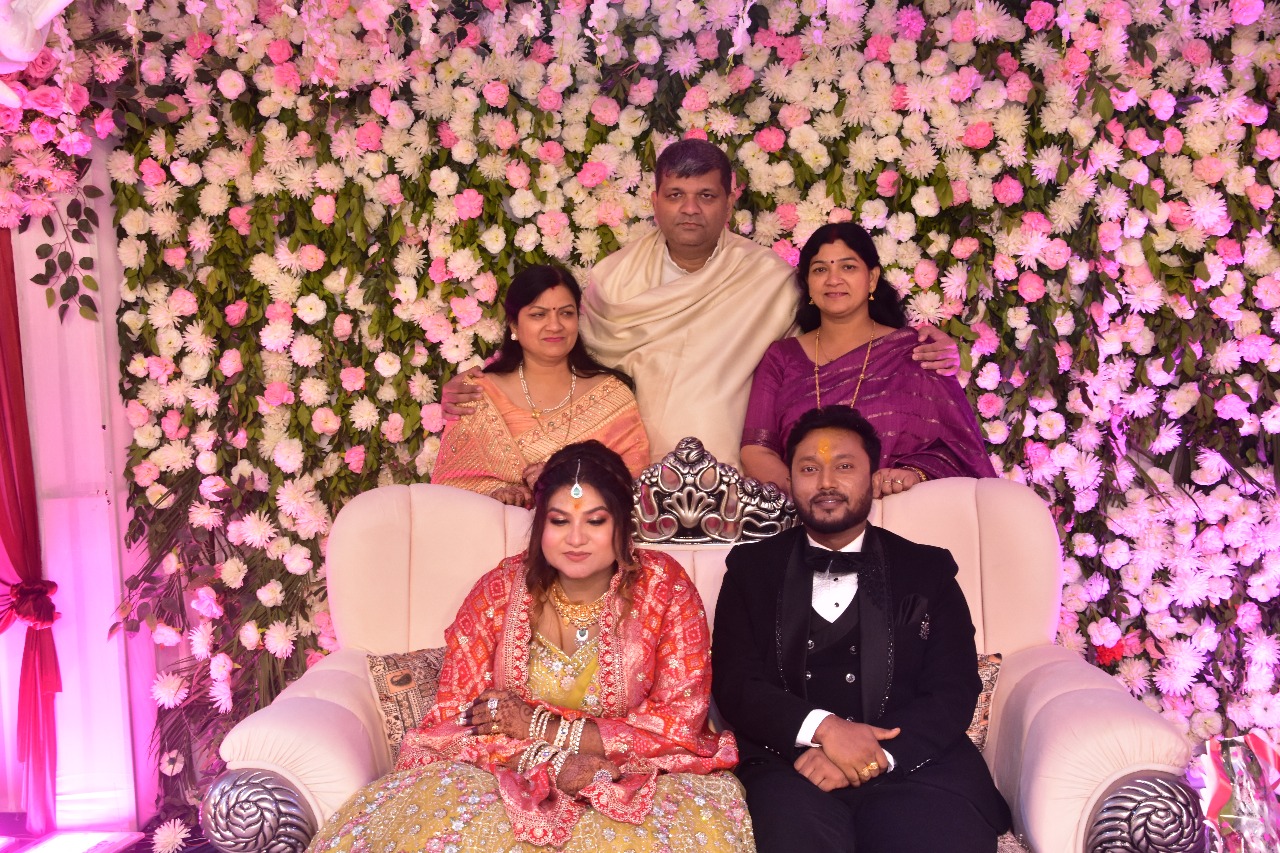 कैबिनेट मंत्री आशीष पटेल पहुंचे चित्रकूट बेटी श्रेया सिंह की ओली टीका रश्म विधिविधान से कराया संपन्न दिया आशीर्वाद