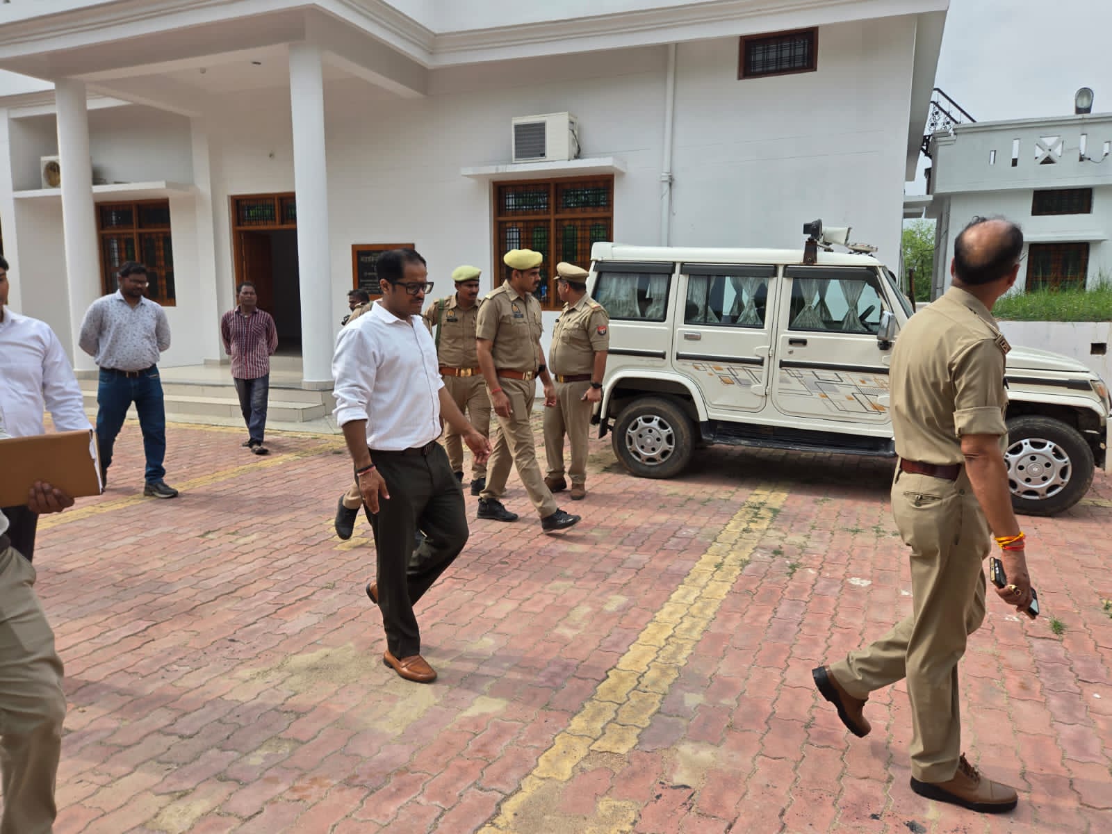 जिलाधिकारी एवं पुलिस अधीक्षक ने मंदाकिनी अतिथि गृह का संयुक्त निरीक्षण किया, व्यवस्थाओं को और बेहतर बनाने के दिए निर्देश